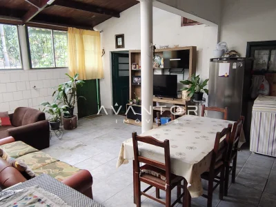Sala integrada com cozinha e área de refeições — Casa com 3 quartos à venda em Passo D'Areia, Santa Maria/RS