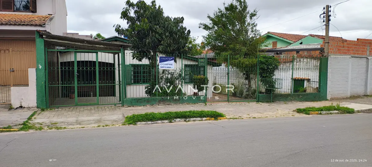 Fachada da casa com portão e garagem — Casa com 3 quartos à venda em Passo D'Areia, Santa Maria/RS