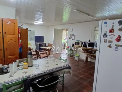 Cozinha integrada à sala de estar — Campo com 3 quartos à venda em Estação Pinhal, Itaara/RS