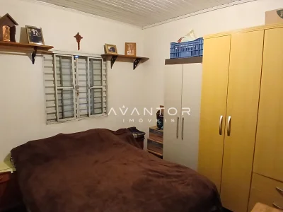 Dormitório com armários planejados amarelos — Campo com 3 quartos à venda em Estação Pinhal, Itaara/RS