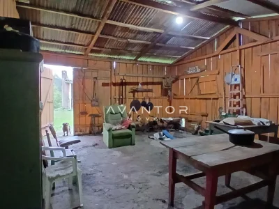 Galpão com cobertura de corrugado e piso de terra — Campo com 3 quartos à venda em Estação Pinhal, Itaara/RS
