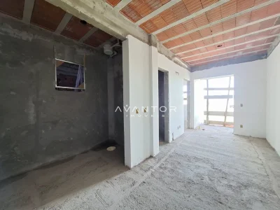 Ambiente interno em construção com estrutura aparente — Apartamento com 1 quarto à venda em Camobi, Santa Maria/RS