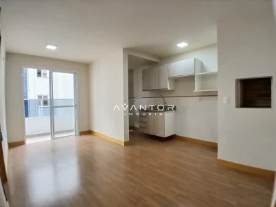 Sala e cozinha integradas com sacada — Apartamento para alugar no Residencial Espírito Santo, em Centro, Santa Maria/RS