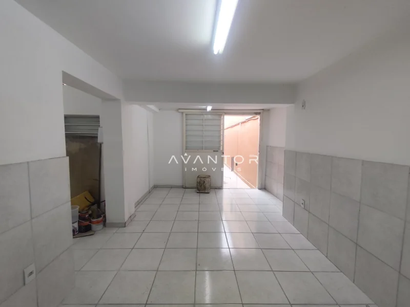Área de serviço com piso em cerâmica — Sala Comercial com 3 salas para alugar em Centro, Santa Maria/RS
