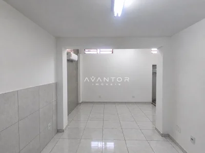 Área de serviço com piso de cerâmica — Sala Comercial com 3 salas para alugar em Centro, Santa Maria/RS