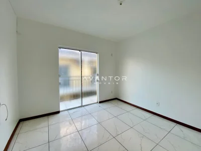 Dormitório com sacada e piso em cerâmica — Casa de Condomínio com 3 quartos à venda em Pinheiro Machado, Santa Maria/RS