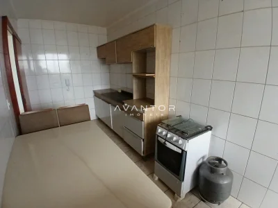 Cozinha com armários planejados — Apartamento à venda no Residencial Lazaro Levi Lapuente, em Bonfim, Santa Maria/RS
