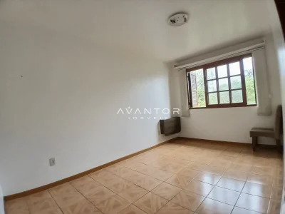 Dormitório com janela e piso de cerâmica — Apartamento à venda no Residencial Lazaro Levi Lapuente, em Bonfim, Santa Maria/RS