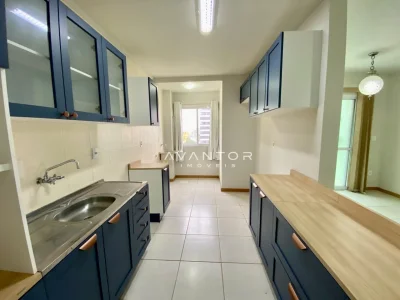 Cozinha com armários planejados — Apartamento com 2 quartos à venda no Residencial Nogueiras, em Bonfim, Santa Maria/RS