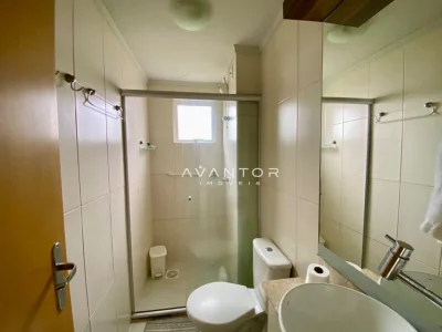 Banheiro com chuveiro e box — Apartamento com 2 quartos à venda no Residencial Nogueiras, em Bonfim, Santa Maria/RS