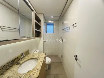Banheiro com bancada em granito — Apartamento à venda no Residencial Tramonto, em Nossa Senhora de Lourdes, Santa Maria/RS
