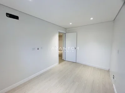 Dormitório com piso em madeira — Apartamento à venda no Residencial Tramonto, em Nossa Senhora de Lourdes, Santa Maria/RS