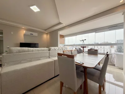 Sala de estar integrada à cozinha com sacada — Apartamento à venda no Residencial Torre de Vicenza, em Centro, Santa Maria/RS