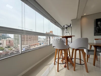 Sacada com vista para a cidade e piscina — Apartamento à venda no Residencial Torre de Vicenza, em Centro, Santa Maria/RS