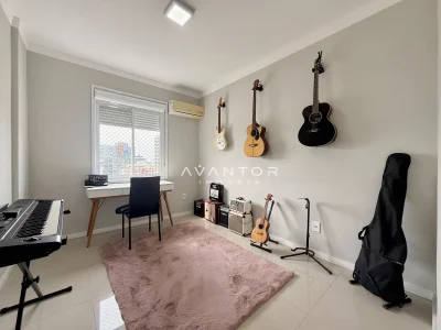 Dormitório convertido em estúdio musical — Apartamento à venda no Residencial Torre de Vicenza, em Centro, Santa Maria/RS