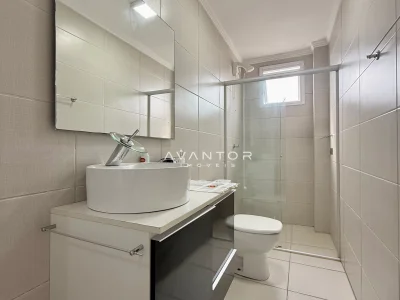 Banheiro com pia redonda e box — Apartamento com 3 quartos à venda no Residencial Torre de Vicenza, em Centro, Santa Maria/RS