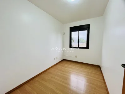 Dormitório com piso de madeira — Apartamento à venda no Residencial Felicita, em Nossa Senhora das Dores, Santa Maria/RS