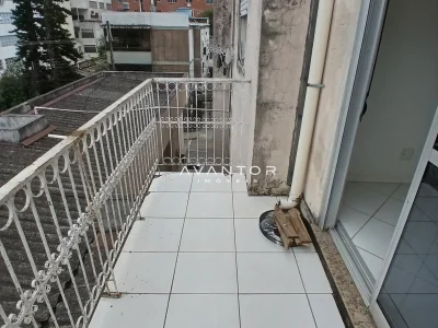Sacada com guarda-corpo metálico — Apartamento com 2 quartos para alugar em Centro, Santa Maria/RS