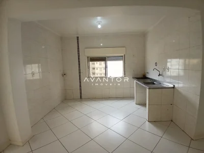 Cozinha com janela e bancada — Apartamento com 2 quartos para alugar em Centro, Santa Maria/RS