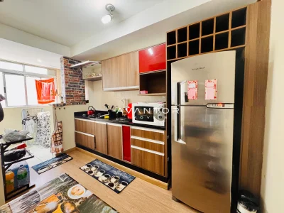 Cozinha com armários planejados e geladeira — Apartamento à venda no Residencial Ferrara, Santa Maria