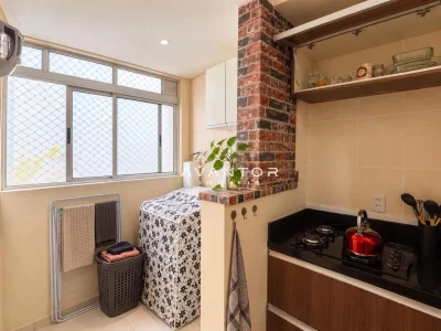 Cozinha com parede de tijolos à vista — Apartamento à venda no Residencial Ferrara, em Presidente João Goulart, Santa Maria