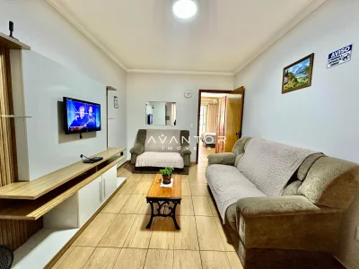 Sala de estar com sofás e TV — Apartamento com 1 quarto à venda em Centro, Santa Maria/RS