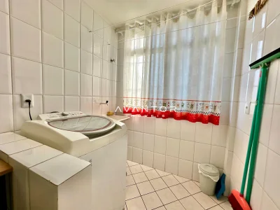 Banheiro com banheira integrada — Apartamento com 1 quarto à venda em Centro, Santa Maria/RS