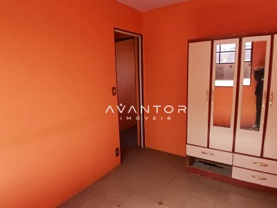 Dormitório com closet e sacada — Apartamento com 2 quartos à venda em Tancredo Neves, Santa Maria/RS
