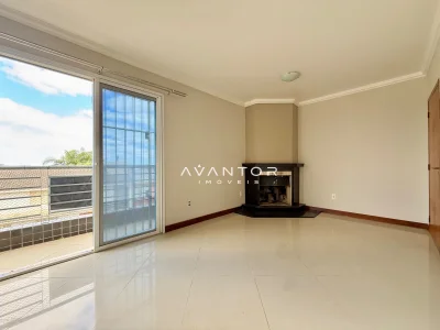 Sala de estar com lareira e sacada — Apartamento com 3 quartos à venda em Dom Antônio Reis, Santa Maria/RS