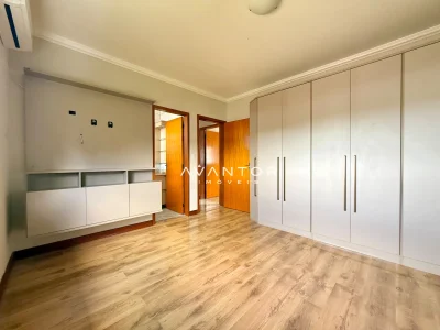 Dormitório com armários planejados — Apartamento com 3 quartos à venda em Dom Antônio Reis, Santa Maria/RS
