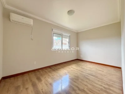 Dormitório com ar-condicionado — Apartamento com 3 quartos à venda em Dom Antônio Reis, Santa Maria/RS