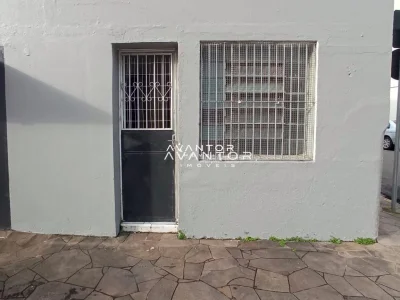 Fachada da casa com porta e janelas — Sala Comercial com 1 sala para alugar em Nossa Senhora do Rosário, Santa Maria/RS