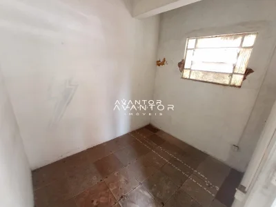 Dormitório com janela e piso em cerâmica — Sala Comercial com 1 sala para alugar em Nossa Senhora do Rosário, Santa Maria/RS