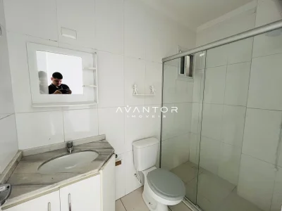 Banheiro com chuveiro box — Apartamento à venda no Residencial Raquel, em Nossa Senhora do Rosário, Santa Maria/RS