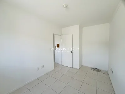 Dormitório com piso em cerâmica — Apartamento à venda no Residencial Raquel, em Nossa Senhora do Rosário, Santa Maria/RS