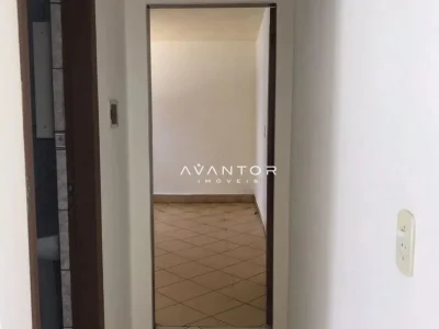 Hall de entrada com piso em cerâmica — Casa com 4 quartos para alugar em Camobi, Santa Maria/RS