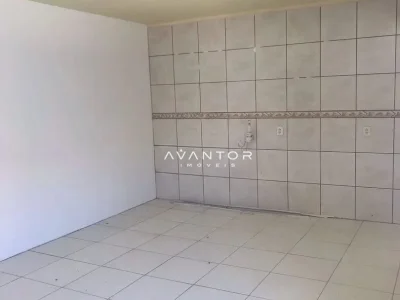 Cozinha com azulejos na parede — Casa com 4 quartos para alugar em Camobi, Santa Maria/RS