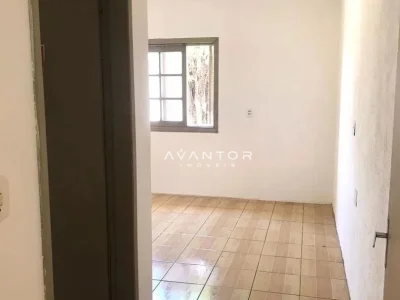 Dormitório com piso em cerâmica — Casa com 4 quartos para alugar em Camobi, Santa Maria/RS
