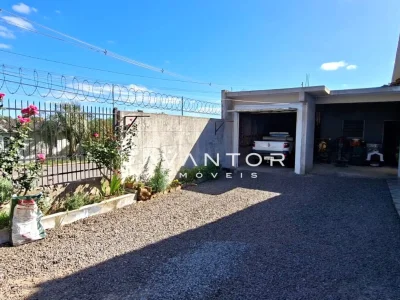 Garagem com pátio e área murada — Casa com 2 quartos à venda em Tomazetti, Santa Maria/RS