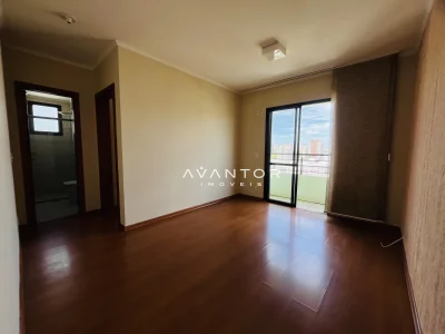Sala de estar com sacada e vista externa — Apartamento à venda no Residencial Arnaldo y Castro, em Centro, Santa Maria/RS