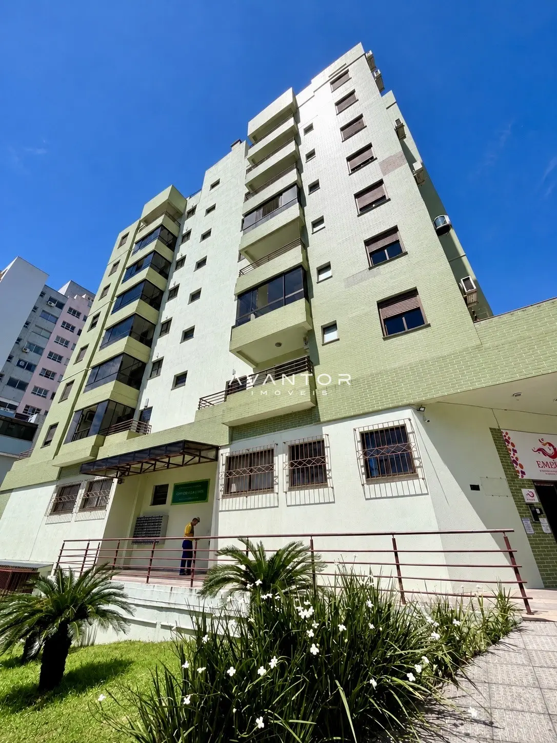 Fachada do prédio com sacadas — Apartamento com 1 quarto à venda no Residencial Arnaldo y Castro, em Centro, Santa Maria/RS