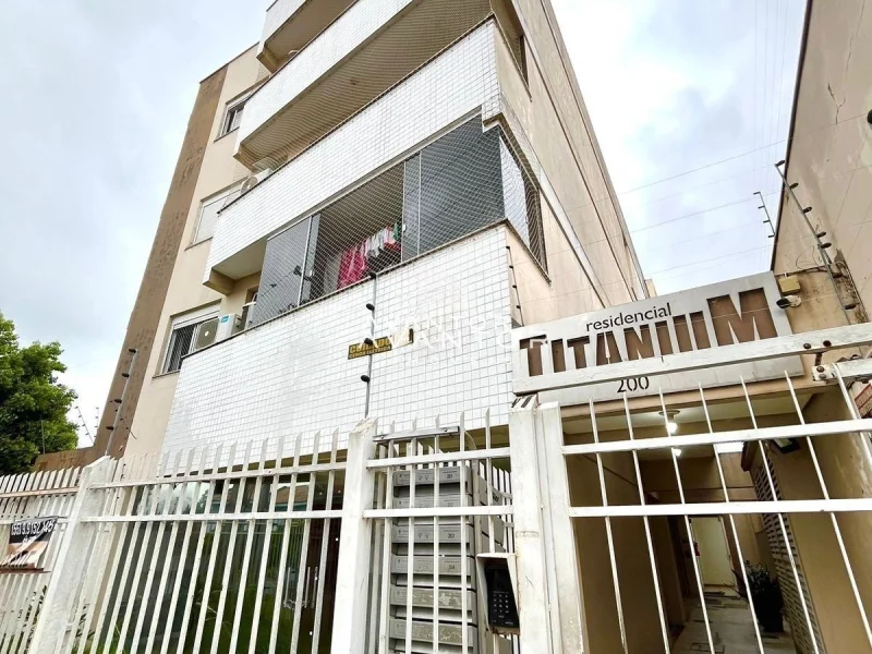 Fachada do prédio residencial com sacadas — Apartamento à venda no Residencial Titanium, Santa Maria
