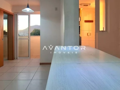 Cozinha integrada à sala com sacada — Apartamento à venda no Residencial Titanium, em Nossa Senhora do Rosário, Santa Maria