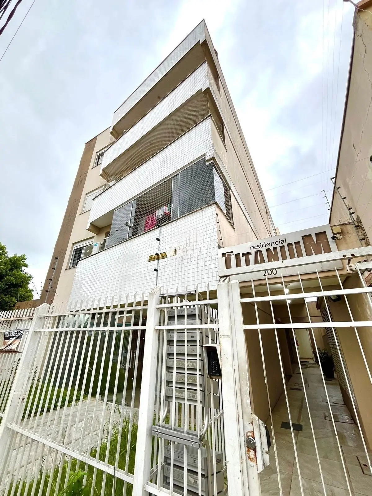 Fachada do prédio residencial com sacadas — Apartamento à venda no Residencial Titanium, Santa Maria
