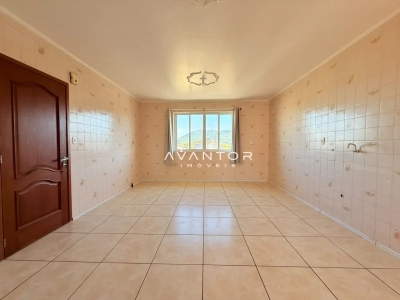 Cozinha com janela e vista externa — Apartamento com 3 quartos para alugar em Nossa Senhora do Rosário, Santa Maria/RS