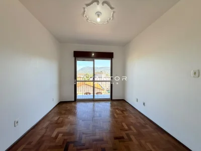 Dormitório com sacada e vista para cidade — Apartamento com 3 quartos para alugar em Nossa Senhora do Rosário, Santa Maria/RS