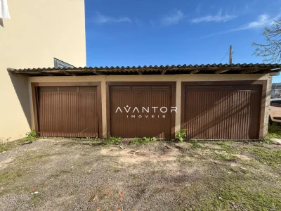 Garagem com três portas metálicas — Apartamento com 3 quartos para alugar em Nossa Senhora do Rosário, Santa Maria/RS