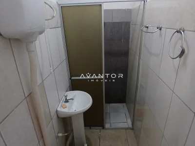 Banheiro com chuveiro e pia — Sala Comercial com 2 salas para alugar em Nossa Senhora do Rosário, Santa Maria/RS