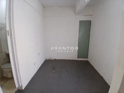 Dormitório com banheiro integrado — Sala Comercial com 2 salas para alugar em Nossa Senhora do Rosário, Santa Maria/RS
