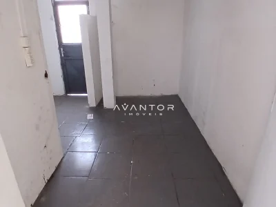 Hall de entrada com acesso à porta — Sala Comercial com 2 salas para alugar em Nossa Senhora do Rosário, Santa Maria/RS